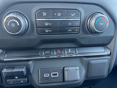Used 2022 Chevrolet Silverado 2500 Custom w/ Custom Value Package AWD/4WD image 28