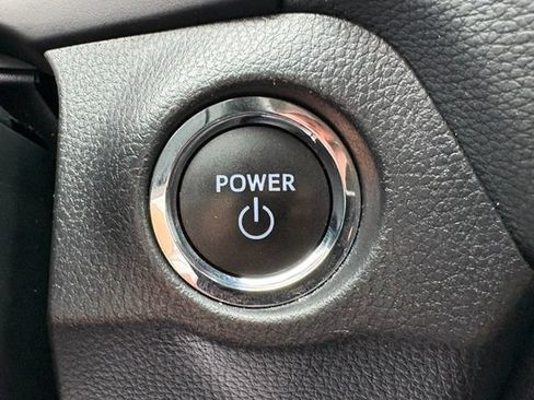 Used 2025 Toyota RAV4 XLE AWD/4WD image 18