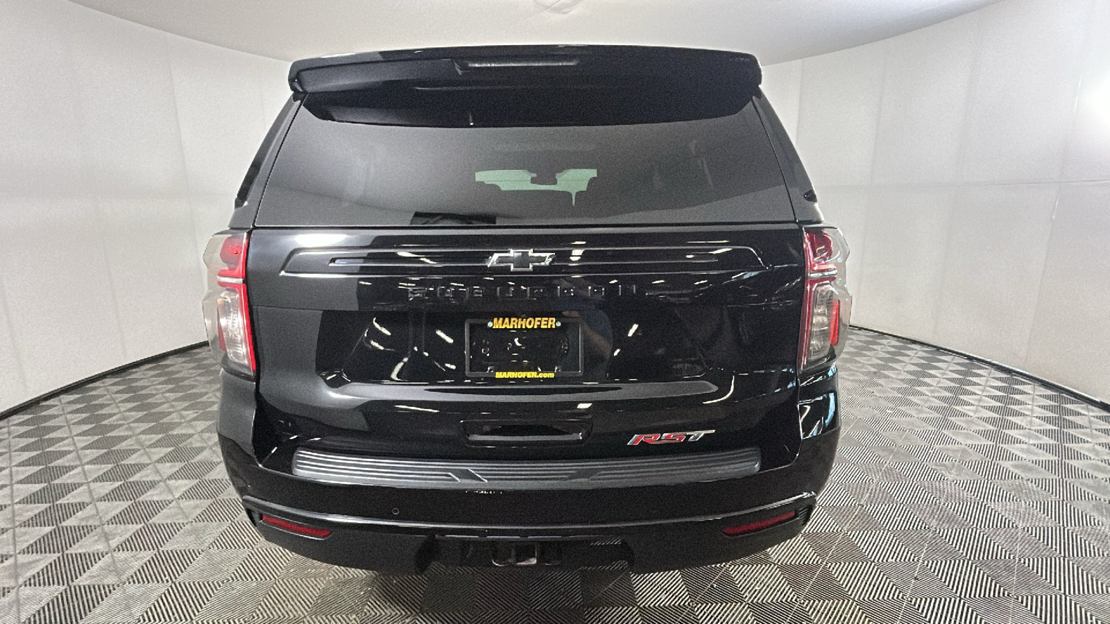 Used 2024 Chevrolet Suburban RST w/ Luxury Package AWD/4WD image 4
