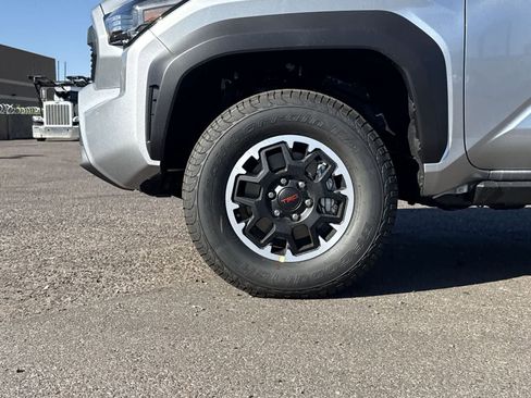 Used 2025 Toyota Tacoma TRD Off-Road AWD/4WD image 10