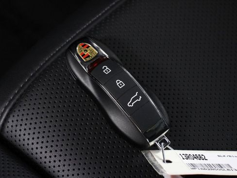 Certified 2025 Porsche Macan Turbo image 34