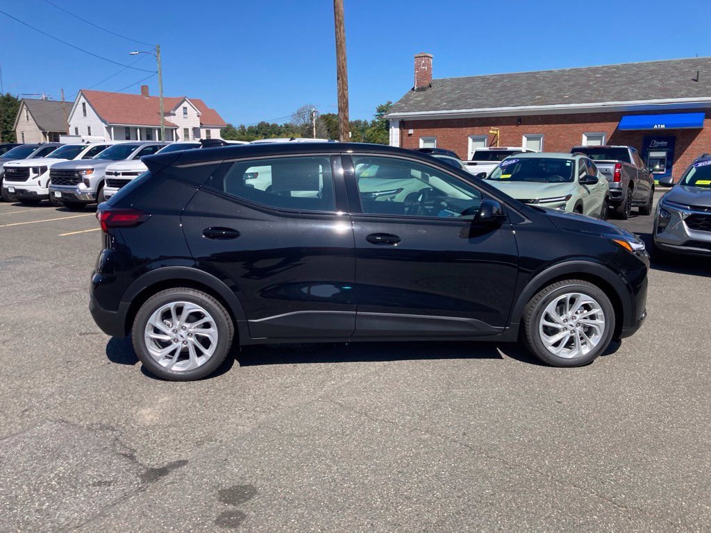 New 2027 Chevrolet Bolt LT w/ Comfort Package FWD image 31