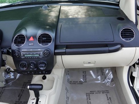 Used 2008 Volkswagen Beetle SE FWD image 66