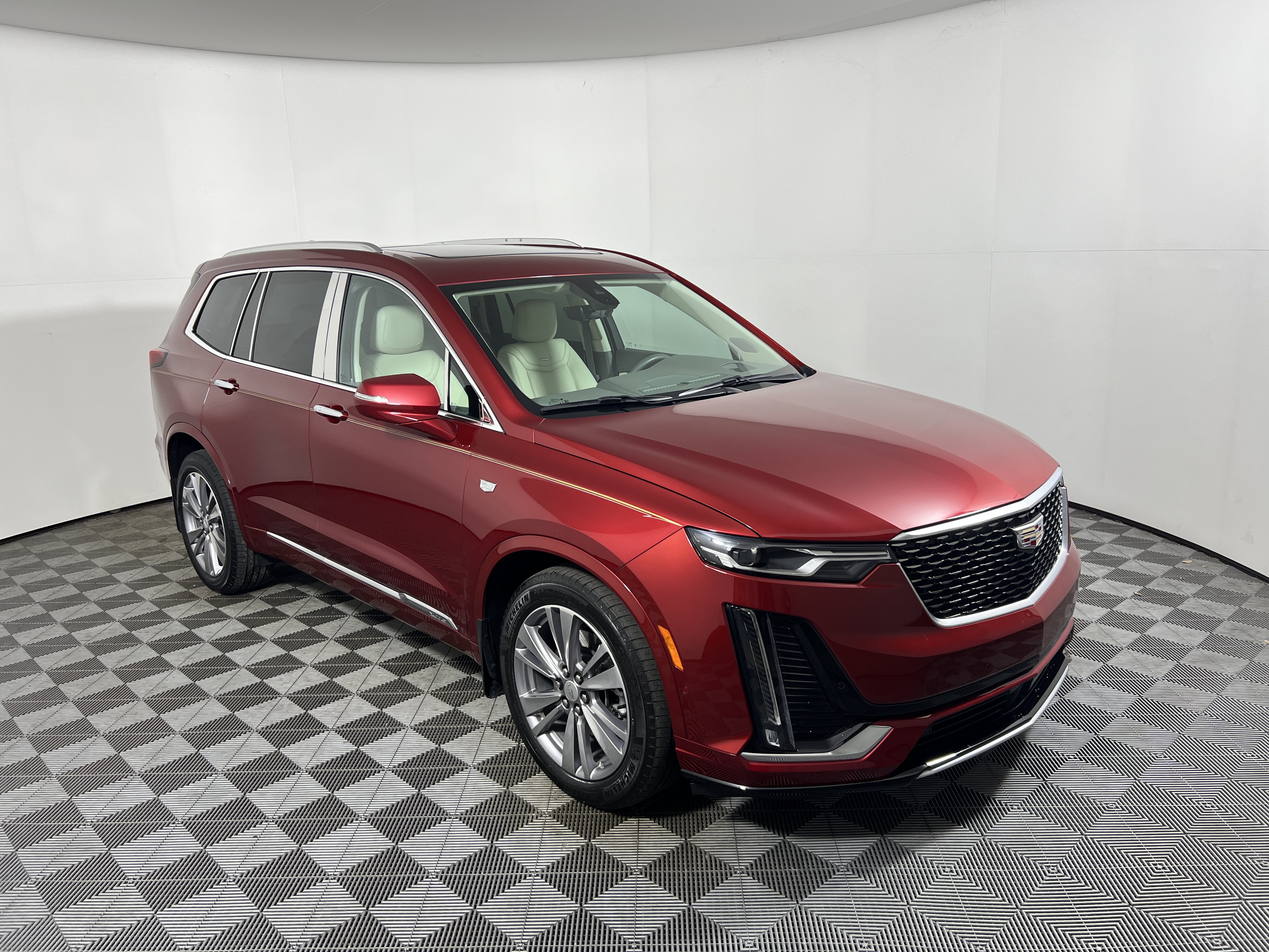 Used 2024 Cadillac XT6 Premium Luxury w/ Technology Package FWD image 7