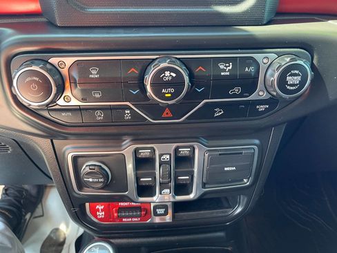 Used 2018 Jeep Wrangler Unlimited Rubicon w/ Steel Bumper Group image 24