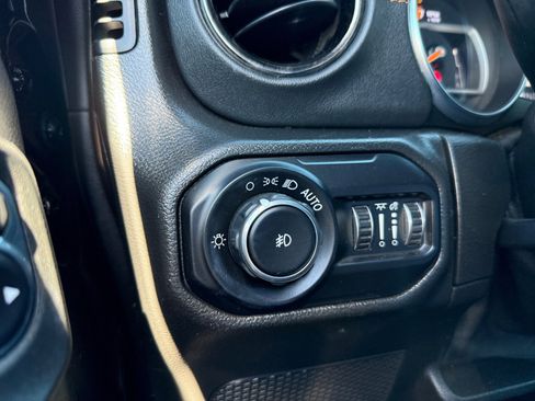Used 2021 Jeep Wrangler Unlimited Sahara AWD/4WD image 18