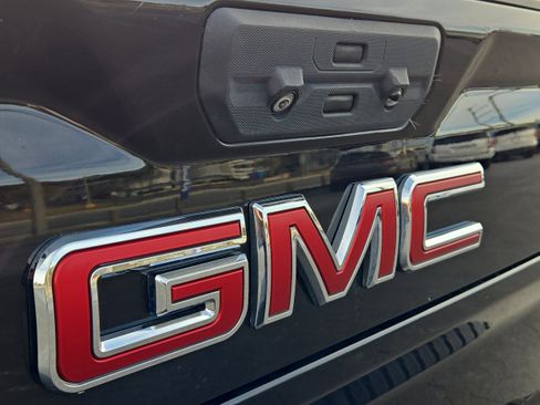 Used 2021 GMC Sierra 2500 Denali w/ Denali Black Diamond Edition image 10