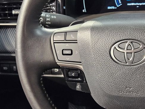 Used 2025 Toyota Camry SE FWD image 27