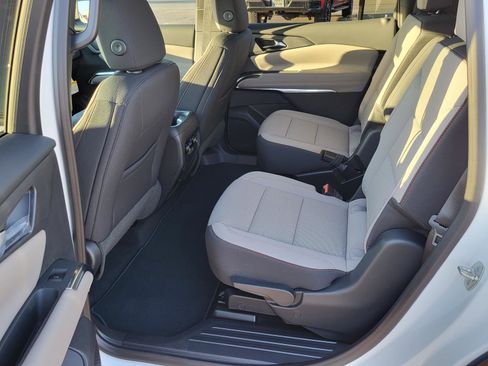 New 2026 Chevrolet Traverse LT image 13