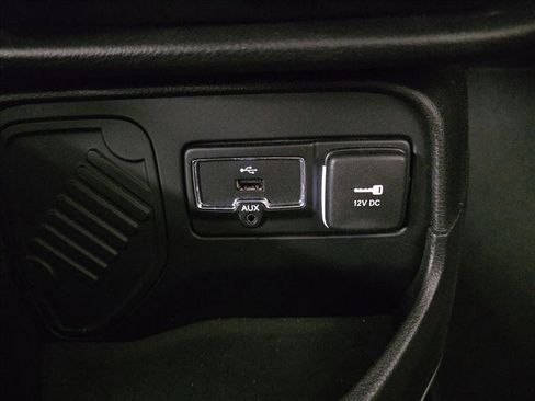 Used 2017 Jeep Renegade Altitude image 23