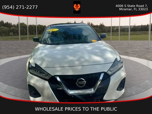 Used 2020 Nissan Maxima SR w/ Sport Mat Group FWD image 2