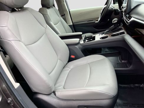 Used 2024 Toyota Sienna XLE w/ XLE Plus Package image 31