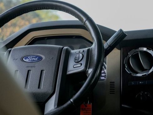 Used 2014 Ford F350 Lariat w/ Chrome Package image 47