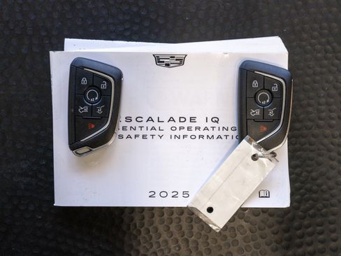 Used 2025 Cadillac Escalade IQ Luxury 1 AWD/4WD image 21