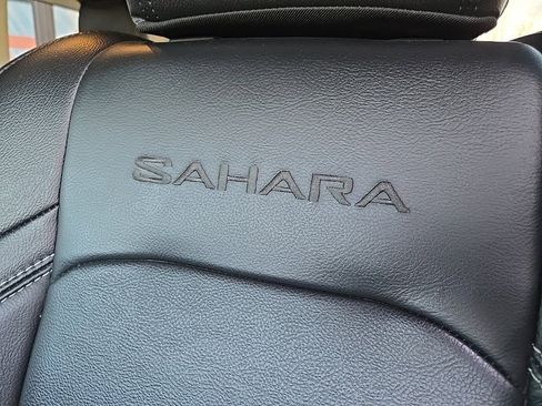 Used 2018 Jeep Wrangler Unlimited Sahara image 39