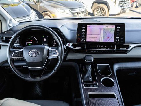 Certified 2024 Toyota Sienna XLE image 26