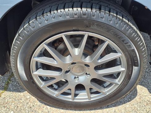 Used 2011 Chrysler 200 Limited FWD image 9