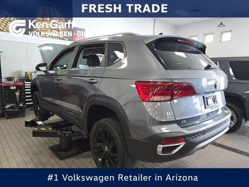Used 2022 Volkswagen Taos SE FWD image 1