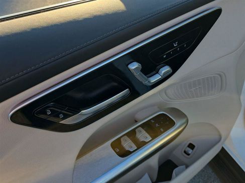 Certified 2025 Mercedes-Benz GLC 300 4MATIC image 9