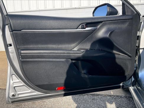 Used 2022 Toyota Camry SE w/ Cold Weather Package image 28