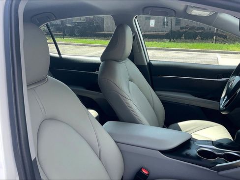 Used 2023 Toyota Camry LE w/ Convenience Package image 9