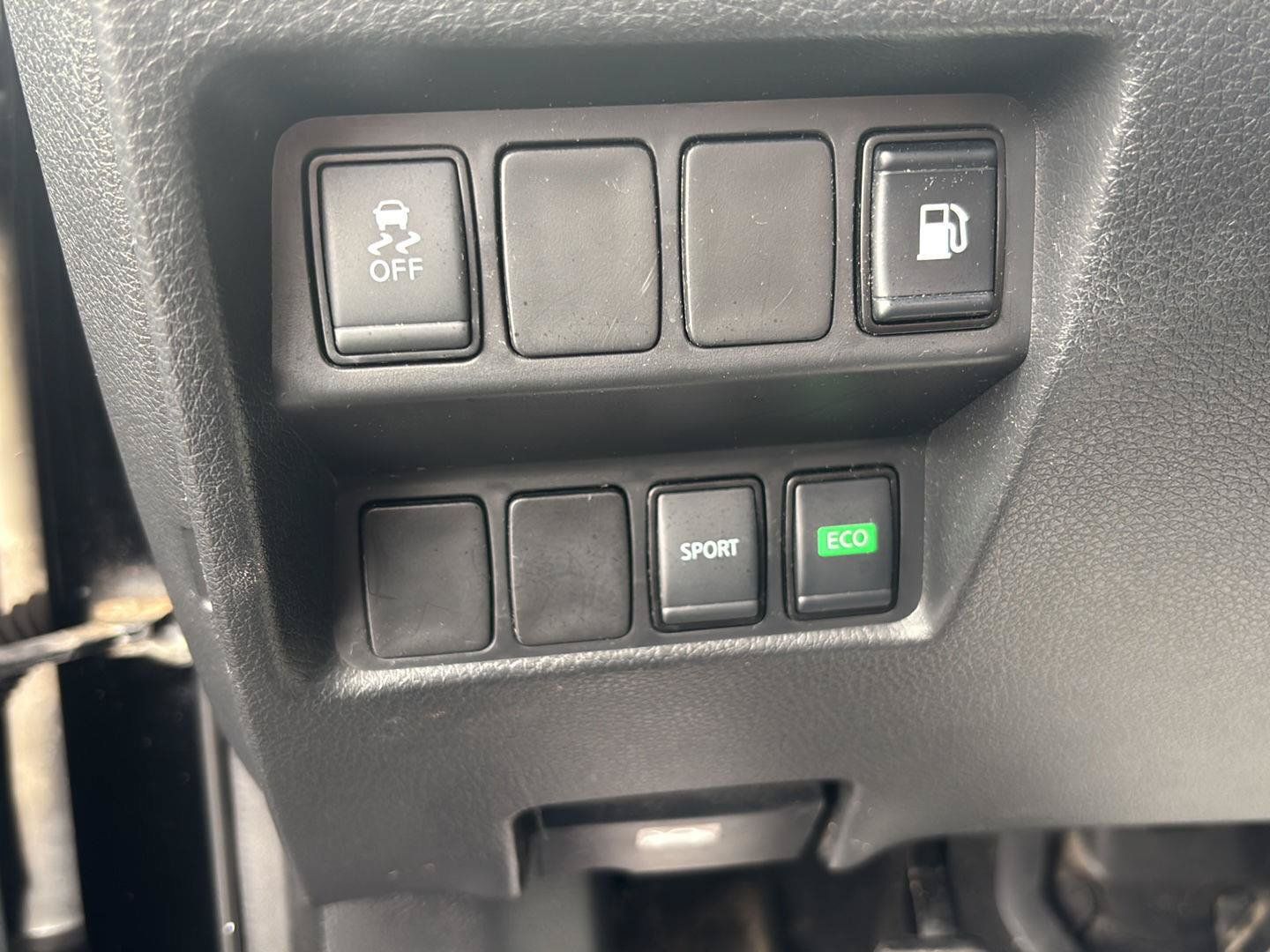Used 2020 Nissan Rogue S FWD image 16