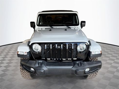 Used 2021 Jeep Gladiator Willys image 2