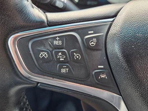 Used 2020 Chevrolet Bolt Premier w/ Infotainment Package FWD image 30