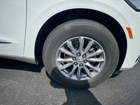 Used 2024 Buick Enclave Premium image 3