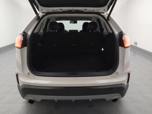Used 2019 Ford Edge Titanium image 29