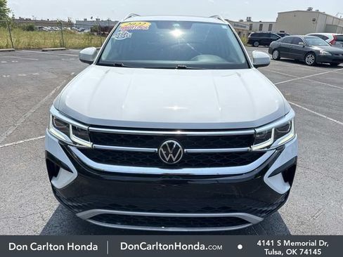 Used 2022 Volkswagen Taos SEL w/ Panoramic Sunroof Package AWD/4WD image 2