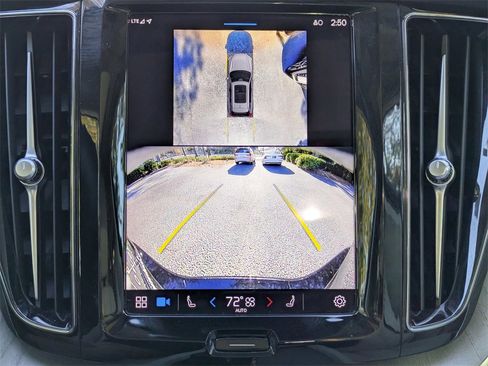 Certified 2024 Volvo XC60 B5 Plus image 20