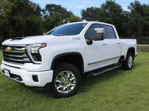 Used 2024 Chevrolet Silverado 2500 High Country w/ Z71 Off-Road Package AWD/4WD image 1