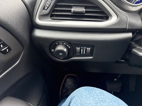 New 2026 Chrysler Pacifica Select image 15