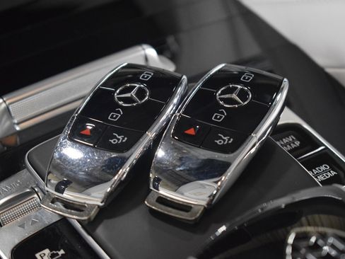 Used 2025 Mercedes-Benz Maybach GLS 600 4MATIC image 42