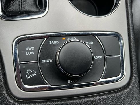 Used 2022 Jeep Grand Cherokee Laredo X image 42