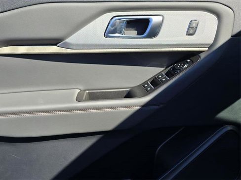 New 2025 Ford Explorer Active image 15