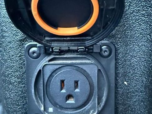 Used 2024 GMC Sierra 2500 SLT w/ SLT Premium Package image 11