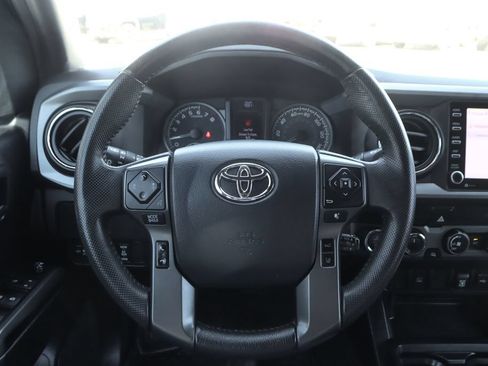 Used 2020 Toyota Tacoma TRD Off-Road AWD/4WD image 19