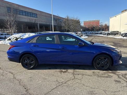 Used 2023 Hyundai Elantra SEL image 12