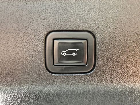 Used 2021 Cadillac Escalade Premium Luxury image 21