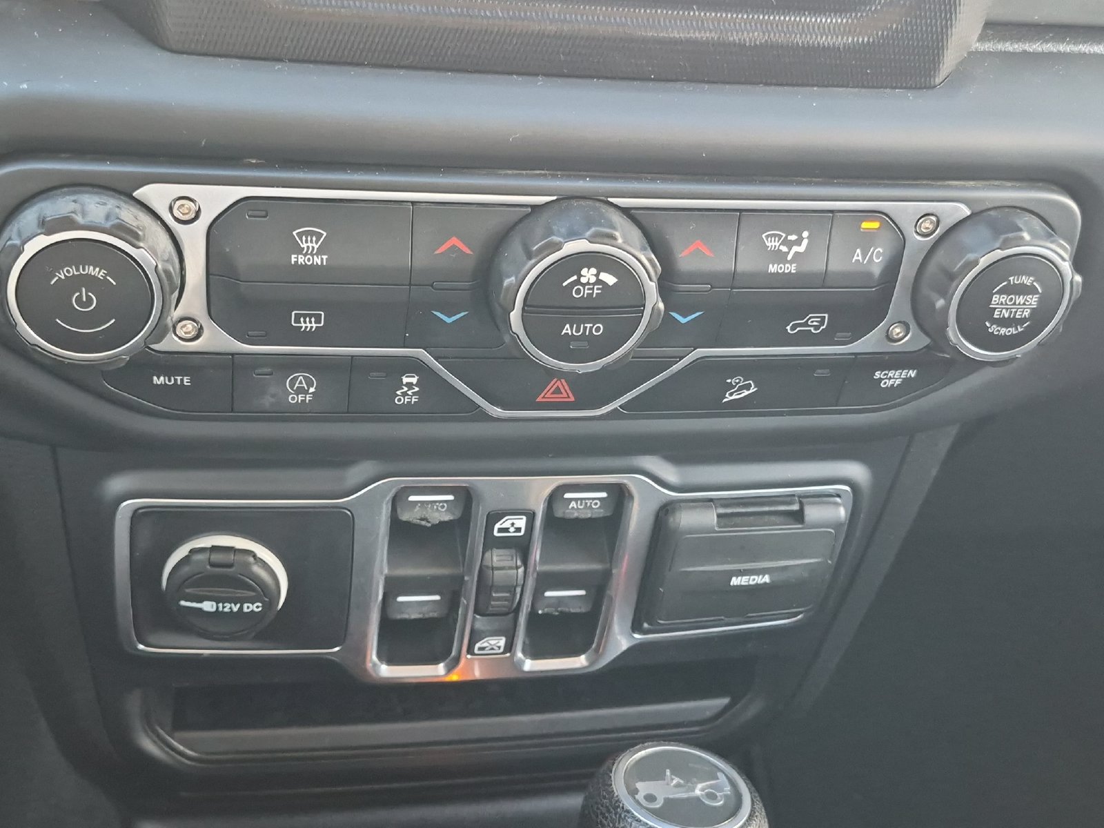 Used 2019 Jeep Wrangler Unlimited Sahara AWD/4WD image 24