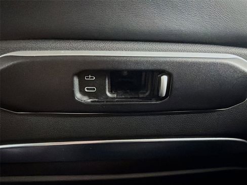 Used 2023 BMW X7 xDrive40i w/ Premium Package image 19