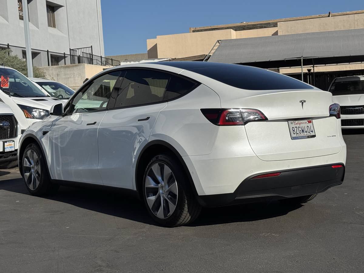 Used 2021 Tesla Model Y Long Range AWD/4WD image 13