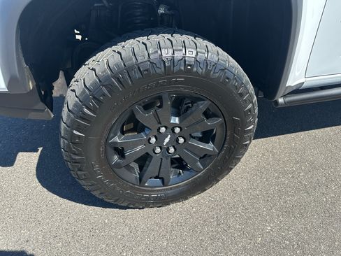 Used 2021 Chevrolet Colorado ZR2 w/ ZR2 Dusk Special Edition AWD/4WD image 9