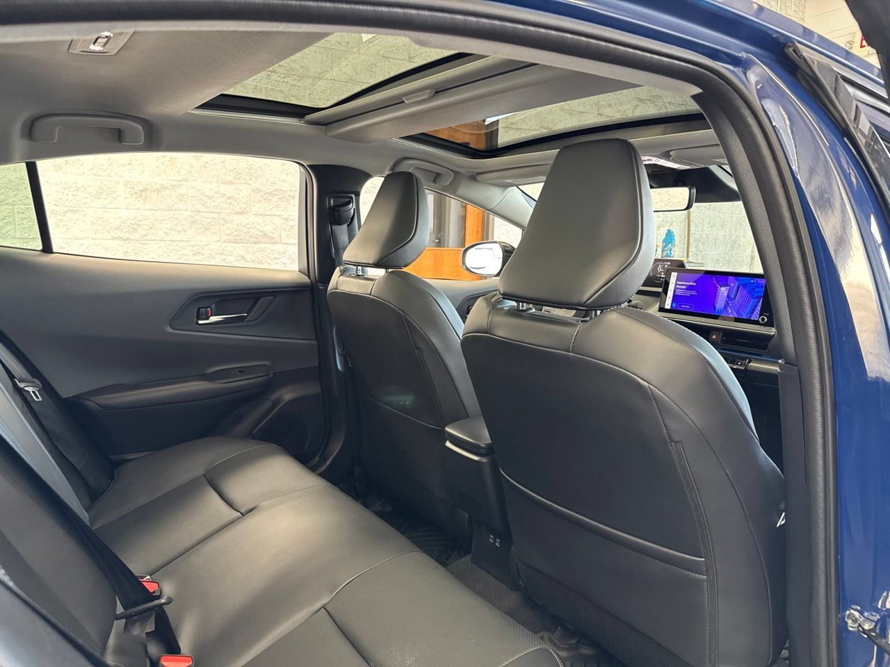 Used 2025 Toyota Prius XLE FWD image 43