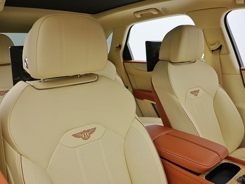 Certified 2023 Bentley Bentayga AWD/4WD image 39