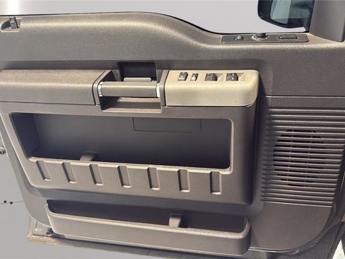 Used 2016 Ford F250 Lariat w/ Chrome Package image 19