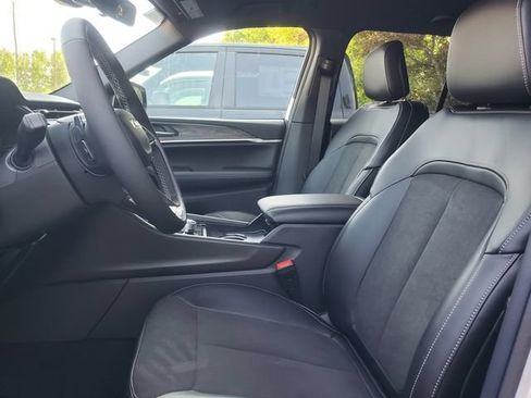 New 2026 Jeep Grand Cherokee Altitude AWD/4WD image 7