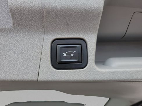 Used 2018 GMC Acadia SLT image 12